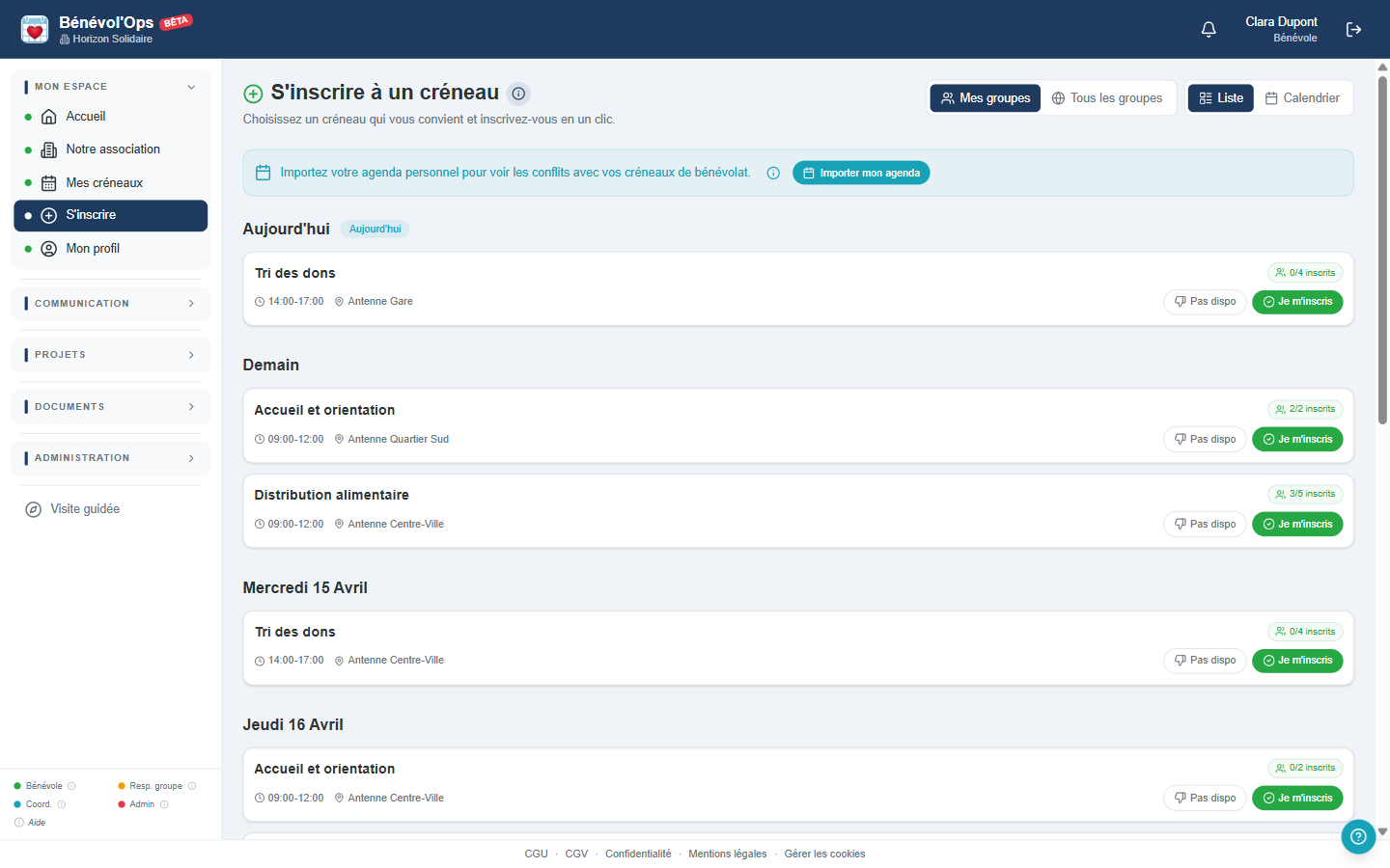 Page d'inscription aux créneaux vue par un bénévole : liste des créneaux disponibles avec boutons Je m'inscris, taux de remplissage visible et bandeau d'import Google Agenda
